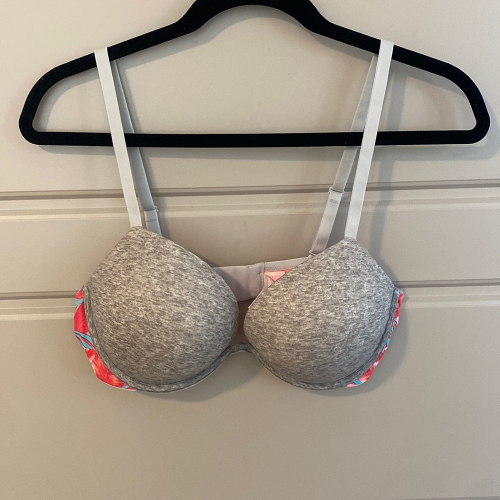 PINK Victoria secret size 36C bra